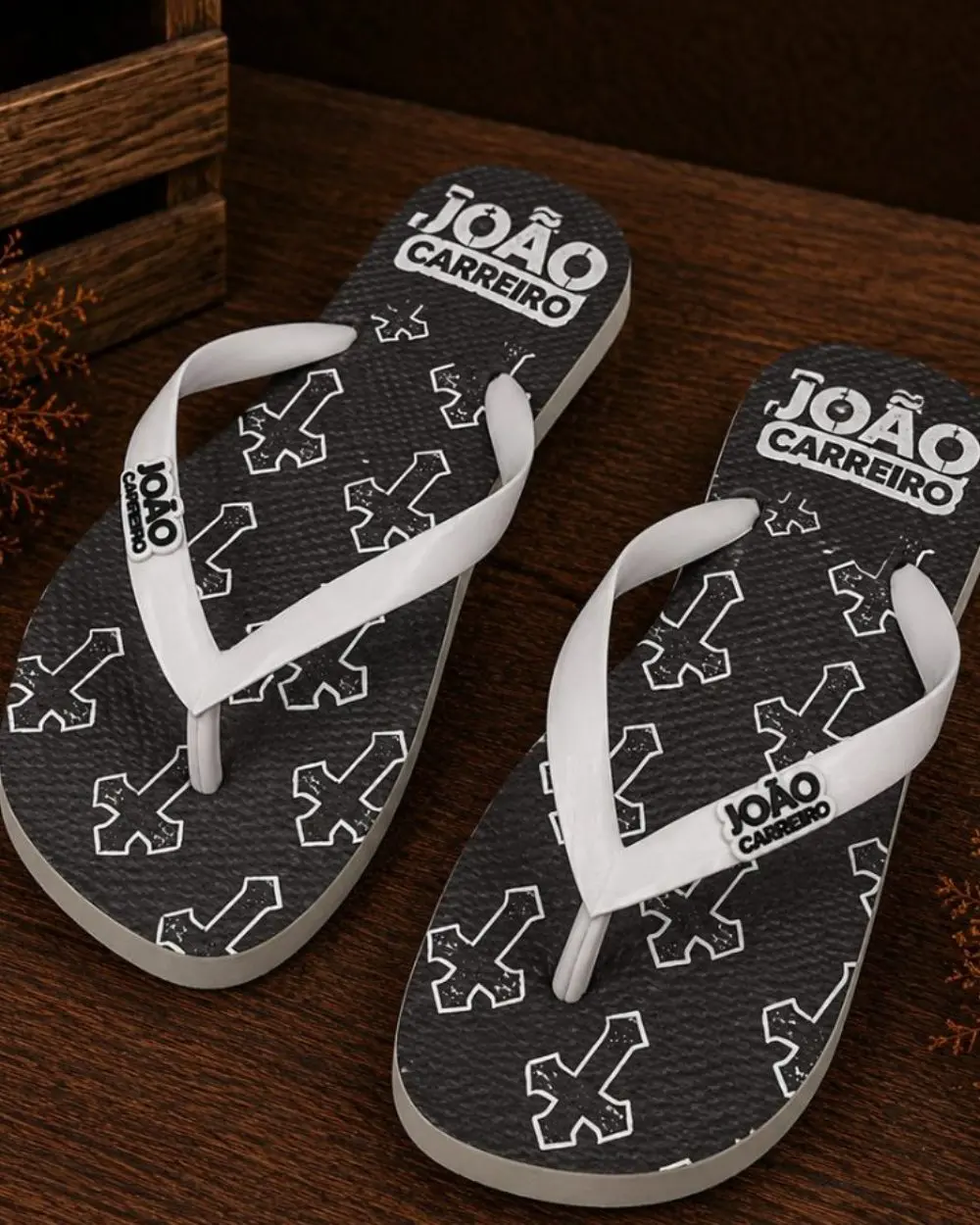 Chinelo da Cruz Rasteirinha, cor branco e cinza